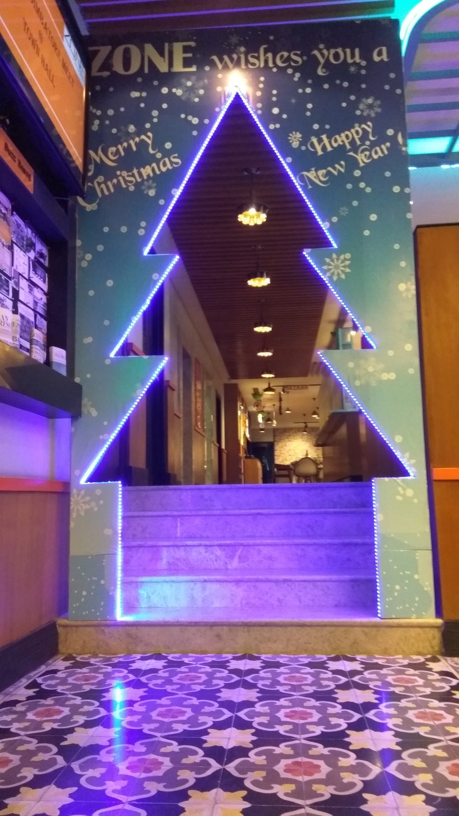 Christmas Decorations - Zone 2016 - March 2010