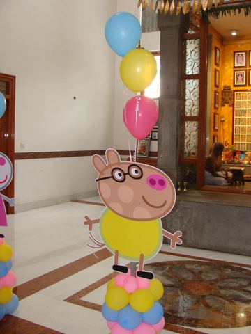 Peppa Pig Birthday - Krishna Sweets - April 2011 - photo 7