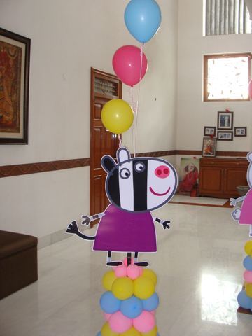Peppa Pig Birthday - Krishna Sweets - April 2011 - photo 9