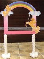 Photobooth with rainbow and 2 unicorns